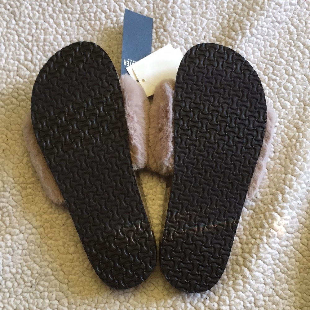 Hollister furry slides - Picture 3 of 8